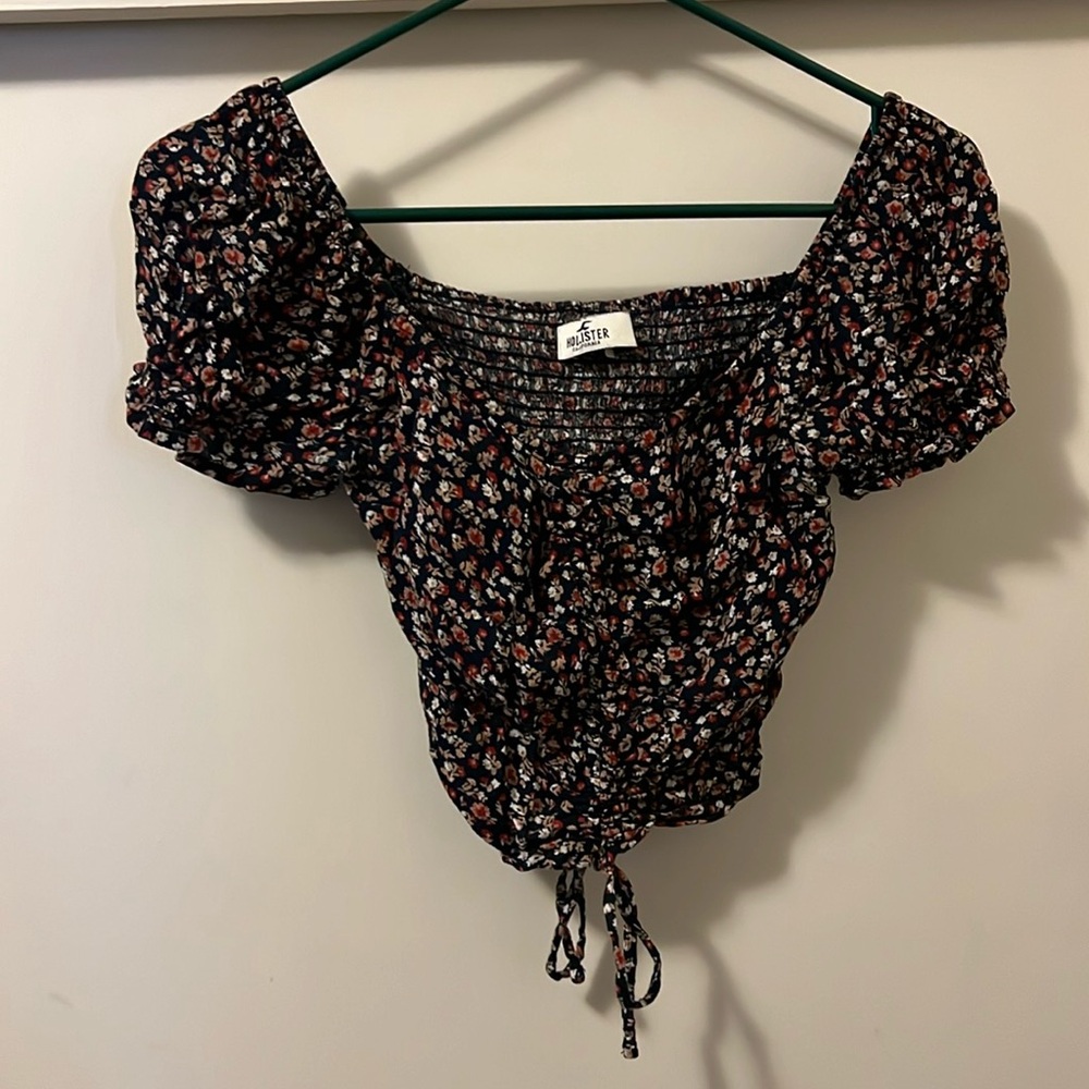 Hollister top